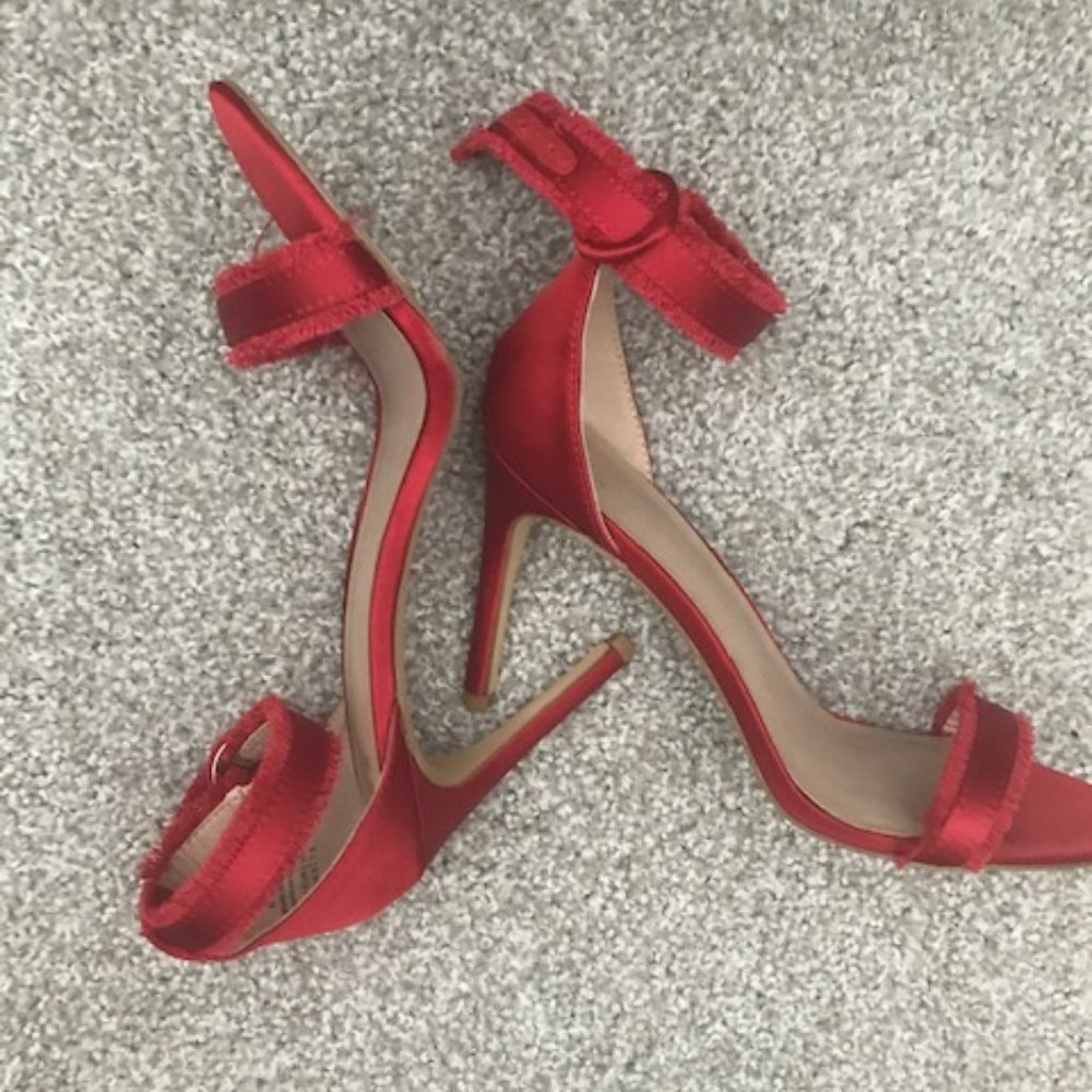 GORGEOUS sexy RED BRAND NEW MIX No. 6 shoes size 9.5